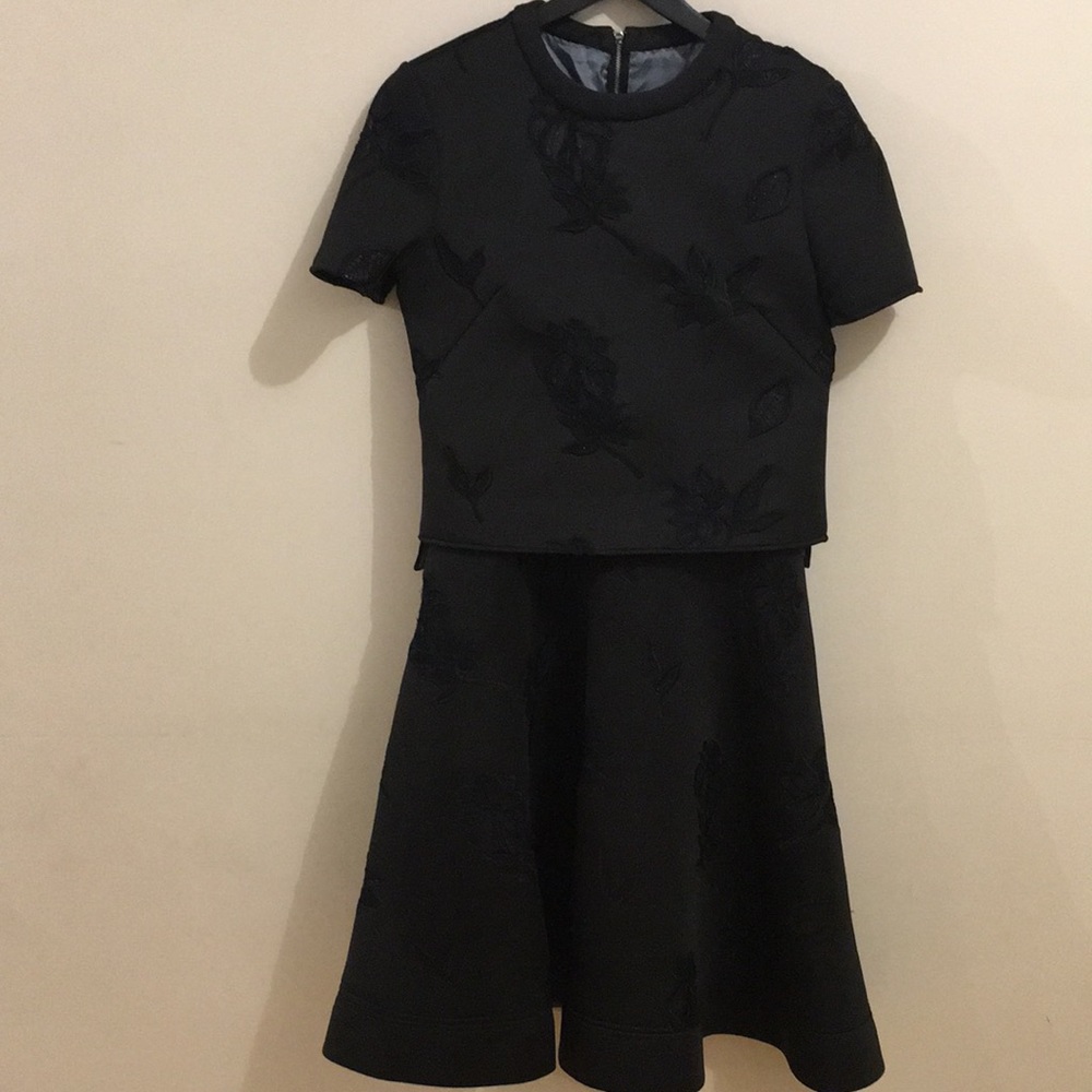 Magnificent black scuba women’s 2 piece set!